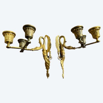 Charming pair of ormolu swan-neck sconces, Empire period