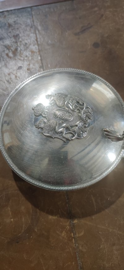 Covered pan with wooden handle and badge