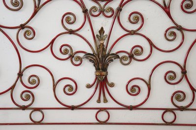 Testiera letto matrimoniale in ferro rosso, inizio XX secolo