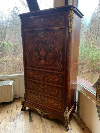 Segreteria in legno intarsiato con piano in marmo. Napoleone III