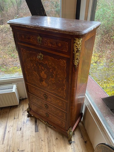 Segreteria in legno intarsiato con piano in marmo. Napoleone III