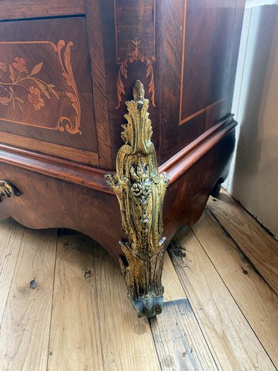 Segreteria in legno intarsiato con piano in marmo. Napoleone III