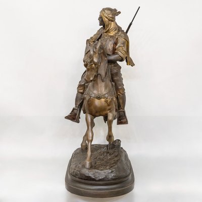 Cavaliere arabo di ritorno dalla caccia , Alfred Barye (1839-1882) Et Émile Guillemin (1841-1907)