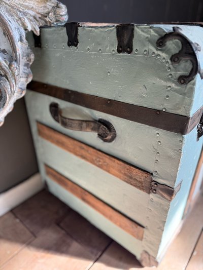 Baule da viaggio del XIX secolo con finitura patinata