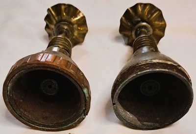 Pair of candlesticks 14/18 trench work