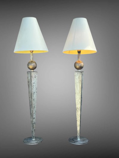 LARGE PAIR OF 70S LAMPS IN SILVER-PLATED METAL, 1.30 METRES HIGH