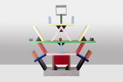 Ettore Sottsass pour Memphis. Bibliothèque « Carlton ». Année 1981LS64038009P