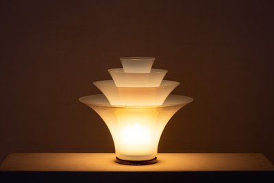 Lampe « pétales » en verre opalescent blanc et bleuté. 21e siècle.LS6409759B