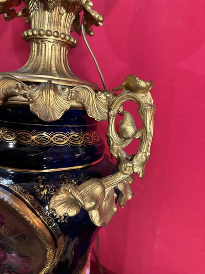Paire De Lampes à Pétrole En Bleu De Four Et Bronze Doré 