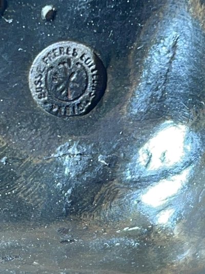 Bronzo di Auguste Nicolas Cain (1821-1894) Leonessa che porta un cinghiale ai suoi cuccioli