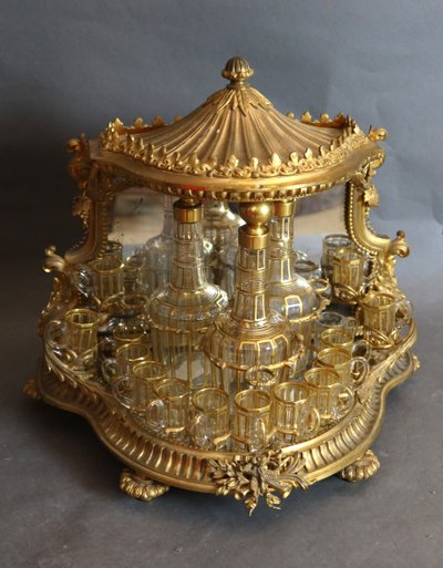 Cantinetta per liquori in bronzo dorato XIX secolo