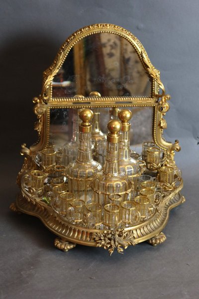 Cantinetta per liquori in bronzo dorato XIX secolo