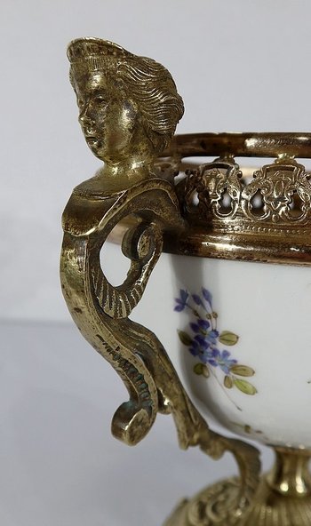 Bronze and porcelain cup with flowered decorations - End of XIXth century