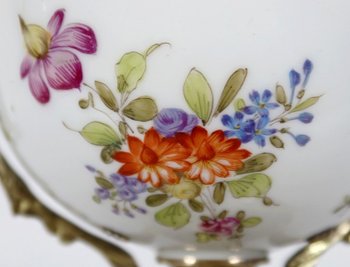 Bronze and porcelain cup with flowered decorations - End of XIXth century