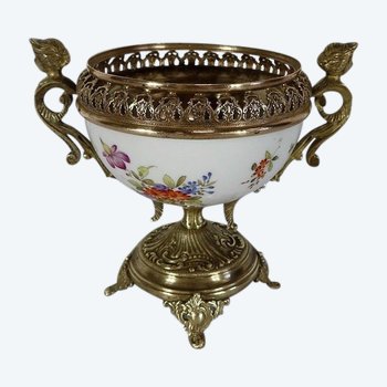 Bronze and porcelain cup with flowered decorations - End of XIXth century