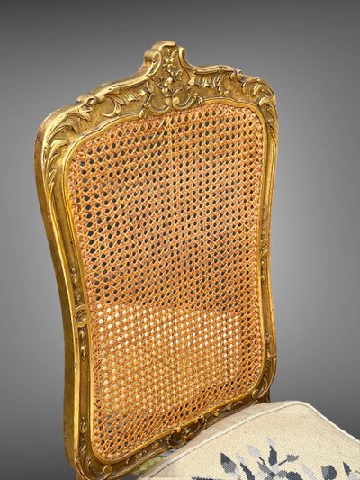 SÉRIE DE 4 CHAISES CANNÉES EN BOIS SCULPTÉ ET DORÉ DE STYLE LOUIS XV ÉPOQUE XIXe