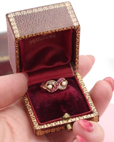 Ancienne bague symbole infini en or 18k, bague rubis, diamants taille rose, bague ancienne