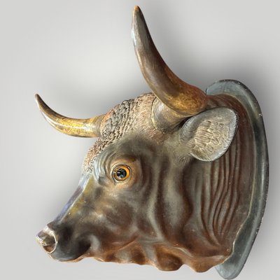Grande trofeo di toro a grandezza naturale in terracotta policroma - Segno Fine XIX secolo