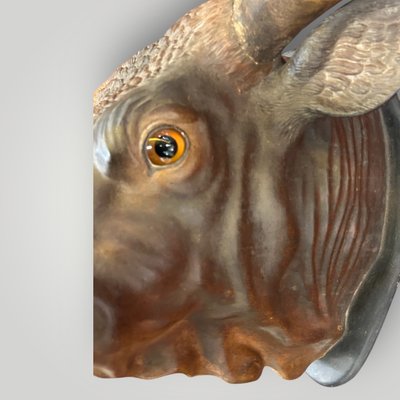 Grande trofeo di toro a grandezza naturale in terracotta policroma - Segno Fine XIX secolo