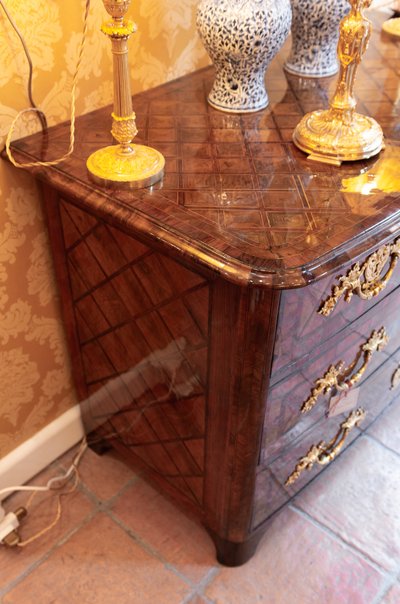 Dauphiné époque Louis XIV Commode à Marqueterie Géométrique Vers 1700