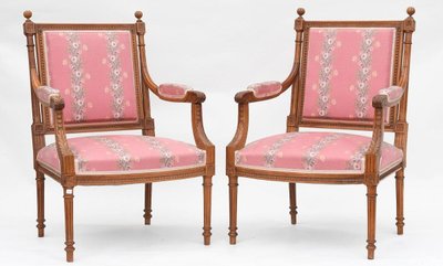 Série de 4 fauteuils cabriolet de style Louis XVI