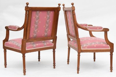 Série de 4 fauteuils cabriolet de style Louis XVI