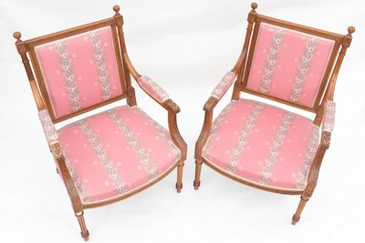 Série de 4 fauteuils cabriolet de style Louis XVI