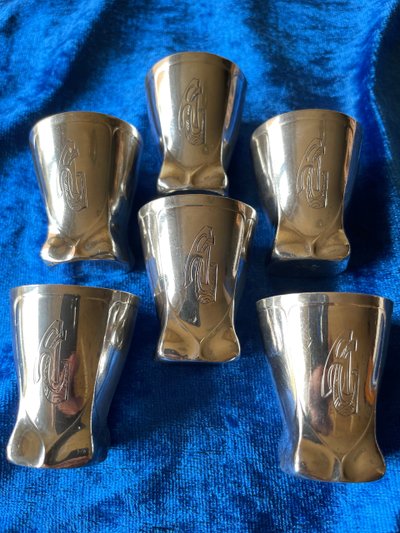 6 liqueur tumblers.