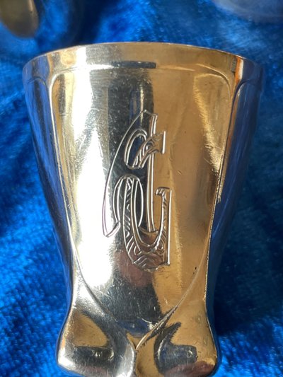 6 liqueur tumblers.