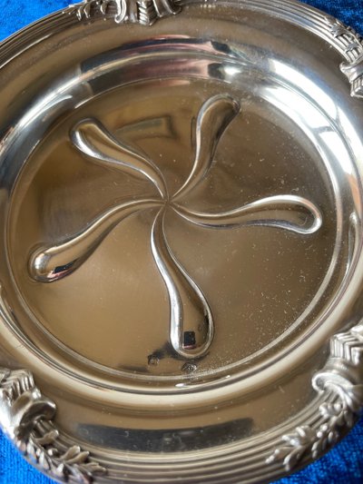 4 carafe trays.