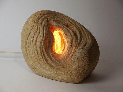 Lampe en pierre par Arsène Galisson