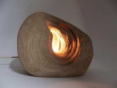 Lampe en pierre par Arsène Galisson