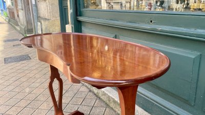 Petit bureau Art nouveau en acajou, fin XIXe / début XXe siècle  
