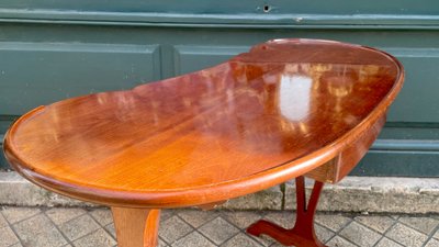Petit bureau Art nouveau en acajou, fin XIXe / début XXe siècle  