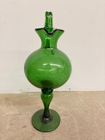 Ancien pichet en verre vert soufflé du début du 20e siècle, Empoli, h 40 cm