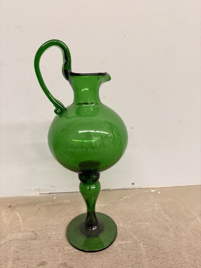Ancien pichet en verre vert soufflé du début du 20e siècle, Empoli, h 40 cm