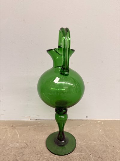 Ancien pichet en verre vert soufflé du début du 20e siècle, Empoli, h 40 cm