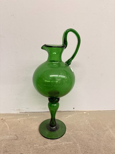 Ancien pichet en verre vert soufflé du début du 20e siècle, Empoli, h 40 cm