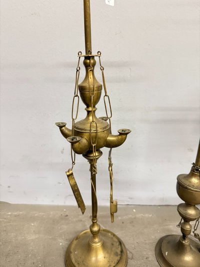 Groupe ancien de 5 lampes à huile en bronze doré, 19ème siècle mis63x16cm