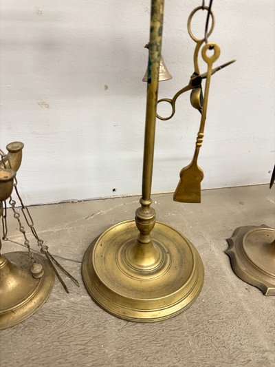 Groupe ancien de 5 lampes à huile en bronze doré, 19ème siècle mis63x16cm