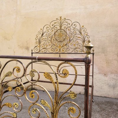 Letto Genova in ferro dipinto, larghezza 145 cm, inizio XIX secolo