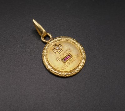 Augis Liebesmedaille Diamant Und Rubin, 18 Karat Gold
