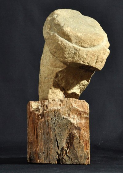Testa di Cristo, epoca romanica (pietra arenaria scolpita).
