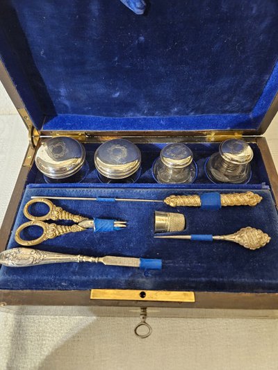Coffret Nécessaire de voyage - Crystal and silver - Napoleon III period .
