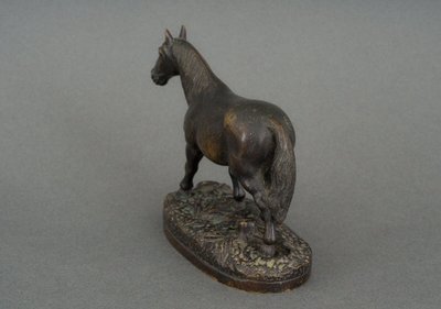 Cheval de trait en bronze XIXe patine brun foncé