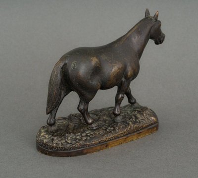Cheval de trait en bronze XIXe patine brun foncé