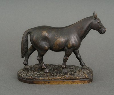 Cheval de trait en bronze XIXe patine brun foncé
