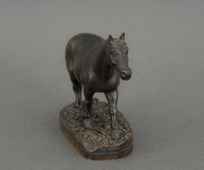 Cheval de trait en bronze XIXe patine brun foncé