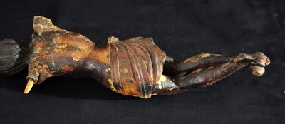 Cristo in legno del XVII secolo con tracce di policromia