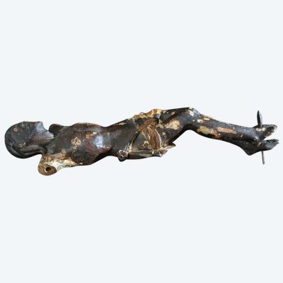 Cristo in legno del XVII secolo con tracce di policromia